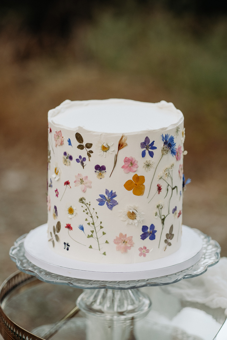 a cottage core pressed flower wedding cake by Tart and Tin